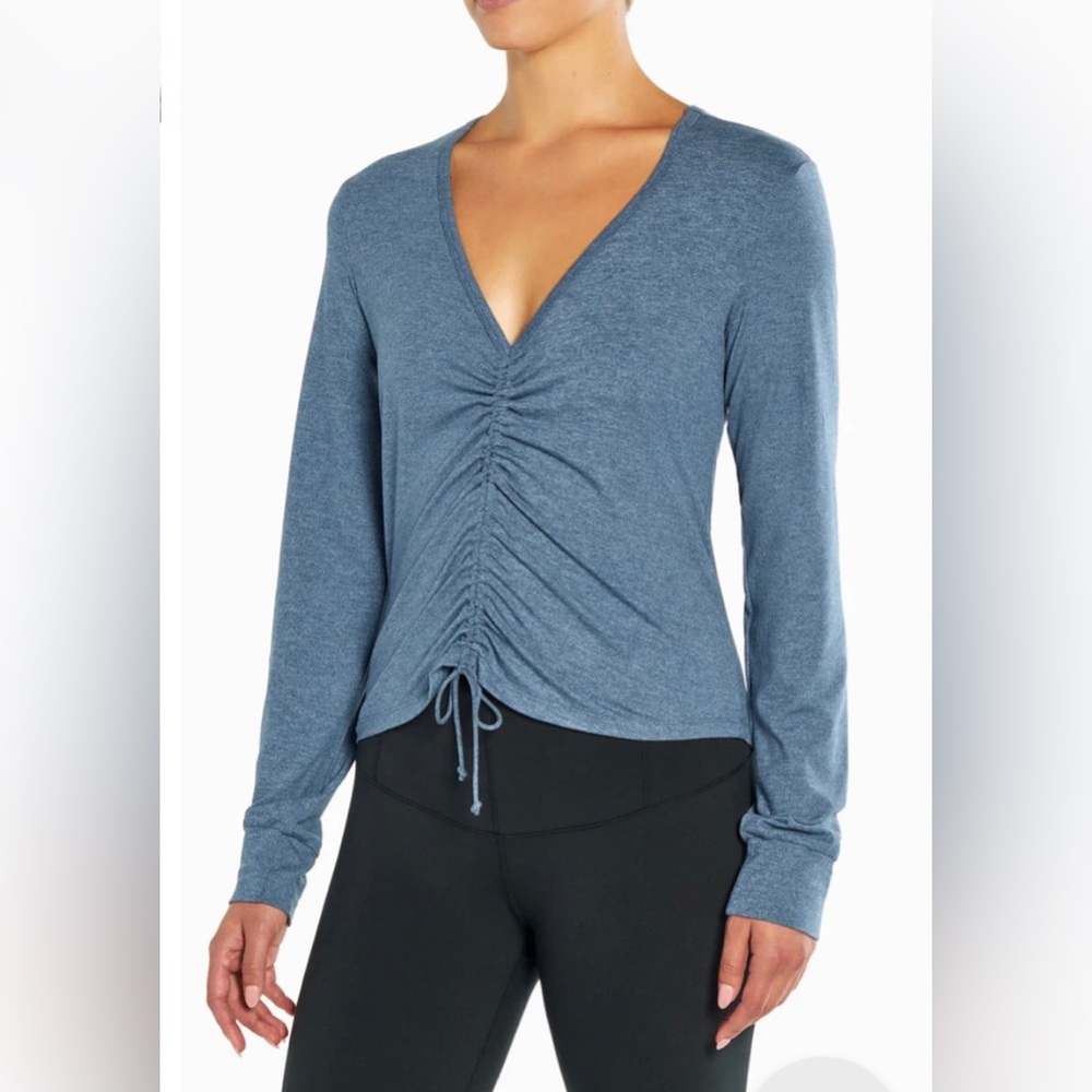ZOBHA top long sleeve heather blue v neck size M